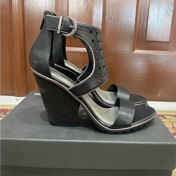 Kenneth Cole “Light Spark” Women’s Wedged Heel - Picture 4 of 8